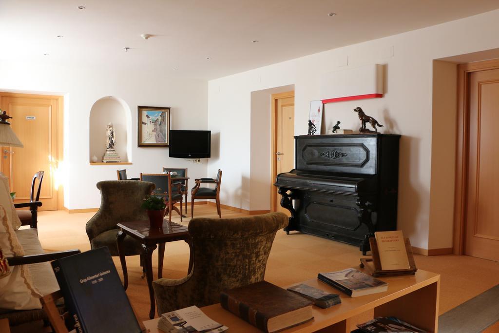 Hostal Palouet De Segarra 외부 사진